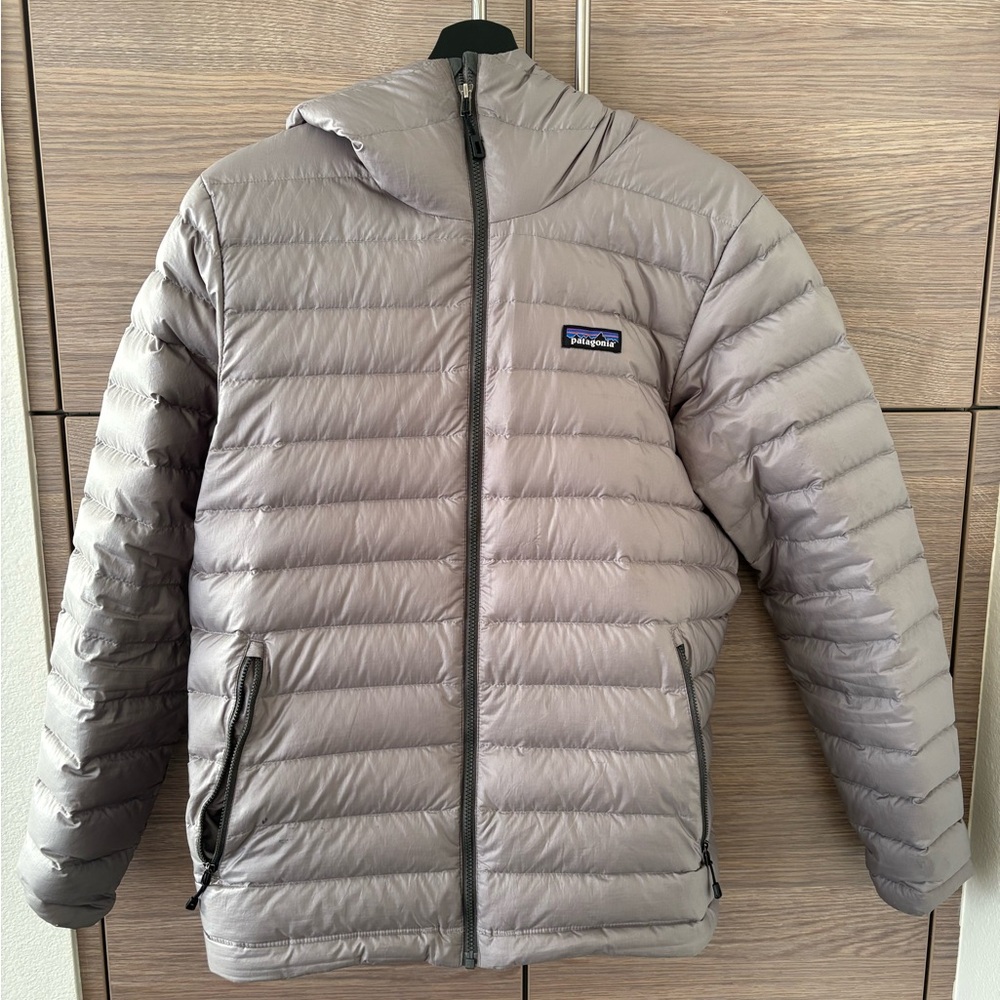 Patagonia Men's Light Gray Puffer Jacket